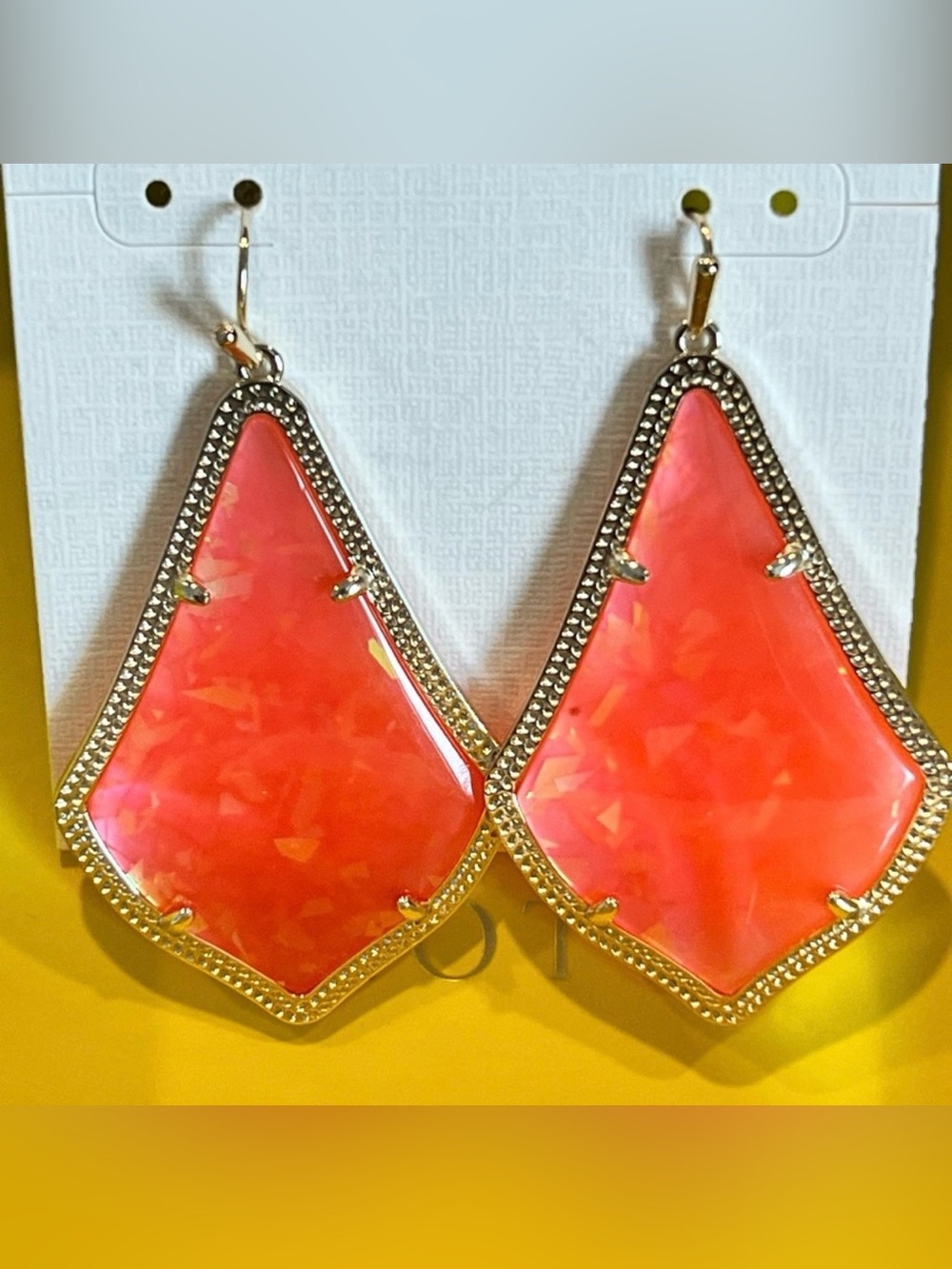 NWT Kendra Scott Limited Edition Alexandra Earrings Coral Illusion Yellow Gold!